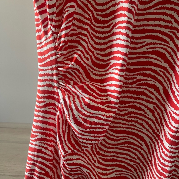 J. McLaughlin | Red Printed Ruched Sleeveless Dress Catalina Cloth Summer Resort - Picture 2 of 5